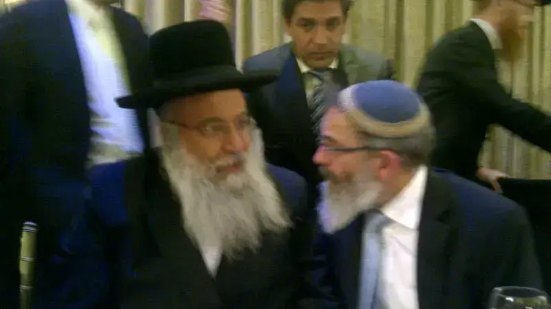 הרב דוד סתיו עם הרב בניהו שמואלי בחתונת בתו של רב הכותל, אתמול יוני 2013 הרב דוד סתיו עם הרב בניהו שמואלי בחתונת בתו של רב הכותל, אתמול יוני 2013