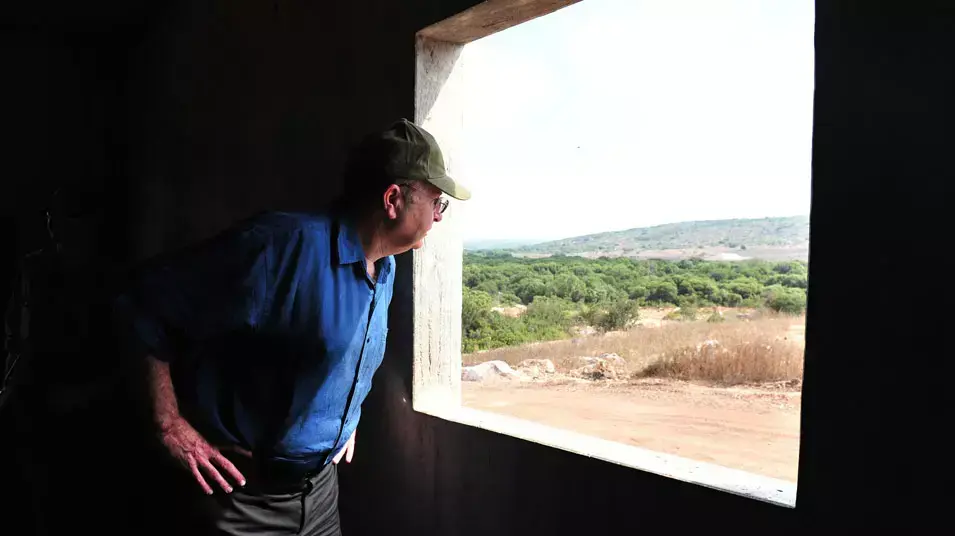 שר הביטחון, משה (בוגי) יעלון, מאימון לוחמה בשטח בנוי של גדוד מילואים בבסיס אליקים. יוני 2013 שר הביטחון, משה (בוגי) יעלון, מאימון לוחמה בשטח בנוי של גדוד מילואים בבסיס אליקים. יוני 2013