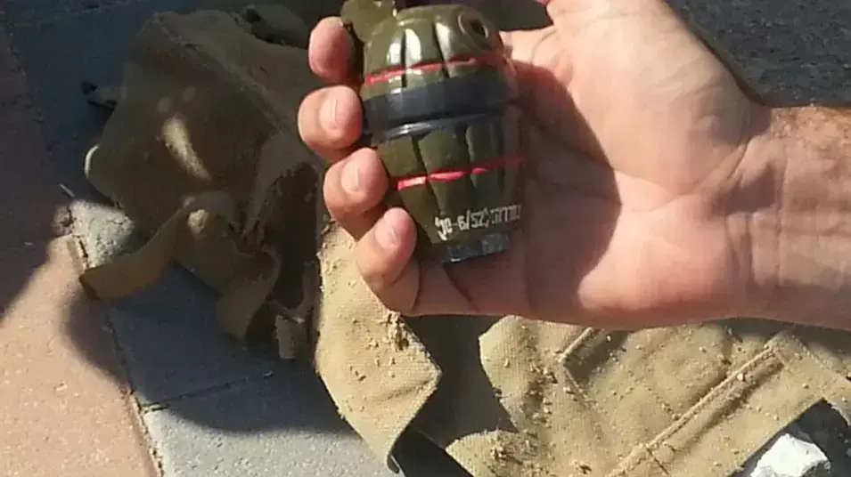 אוסף נדיר של אמצעי לחימה ממלחמות ישראל ומלחה"ע ה-2 נמצא בדיר כבשים במושב לכיש, יוני 2013 אוסף נדיר של אמצעי לחימה ממלחמות ישראל ומלחה"ע ה-2 נמצא בדיר כבשים במושב לכיש, יוני 2013