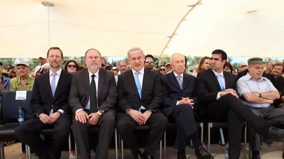 רוה"מ נתניהו ונשיא המדינה פרס בטקס האזכרה הממלכתי לבנימין זאב הרצל, יוני 2013 רוה"מ נתניהו ונשיא המדינה פרס בטקס האזכרה הממלכתי לבנימין זאב הרצל, יוני 2013