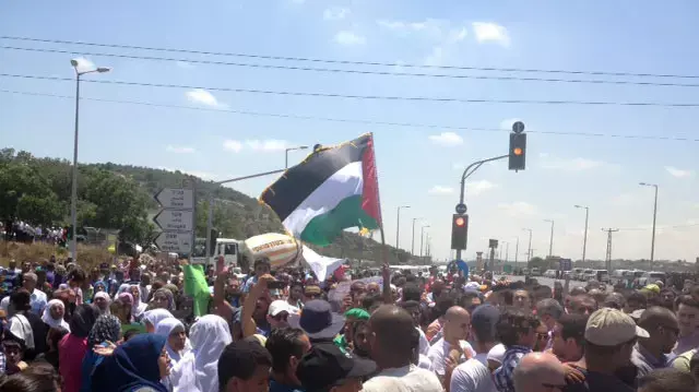 מאות תושבי ואדי עארה חסמו את כביש 65 מאות תושבי ואדי עארה חסמו את כביש 65