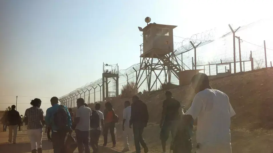 מבקרים במתקן הכליאה "סהרונים" למסתננים ומבקשי מקלט בנגב, מאי 2013 מבקרים במתקן הכליאה "סהרונים" למסתננים ומבקשי מקלט בנגב, מאי 2013