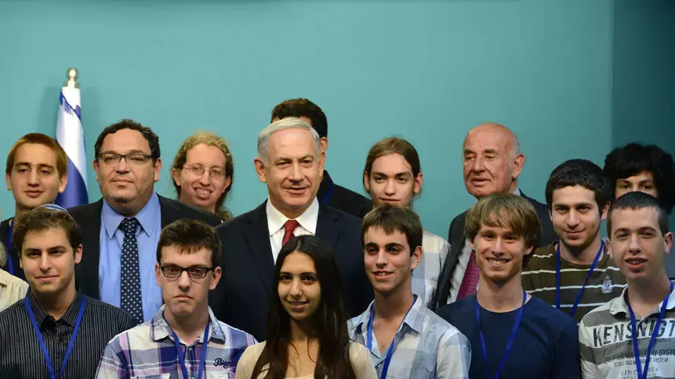 ראש ממשלת ישראל בנימין נתניהו מברך את חברי המשלחת הישראלית על ההישג המרשים באולימפיאדה למדעי המחשב. יולי 2013 ראש ממשלת ישראל בנימין נתניהו מברך את חברי המשלחת הישראלית על ההישג המרשים באולימפיאדה למדעי המחשב. יולי 2013