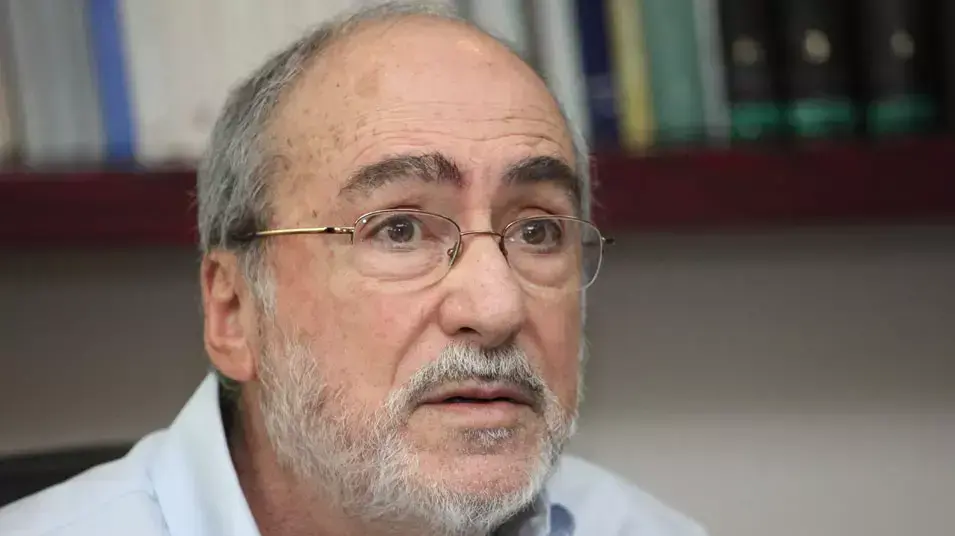 אשר גרוניס בועדה לבחירת שופטים. יולי 2013