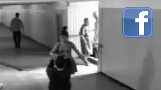 אשה בועטת בגנב סמרטפון אשה בועטת בגנב סמרטפון