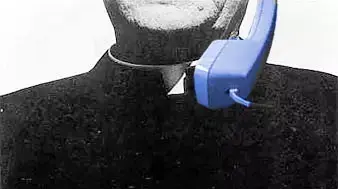 כומר העושה שיחות סקס ( אילוסטרציה ) כומר העושה שיחות סקס ( אילוסטרציה )