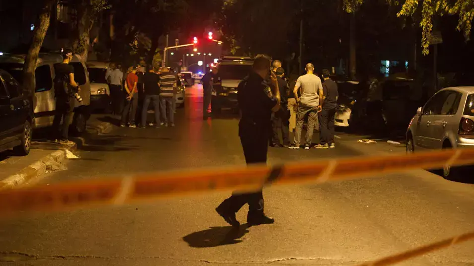 צעיר נורה בתוך מכונית בעיר בת ים צעיר נורה בתוך מכונית בעיר בת ים