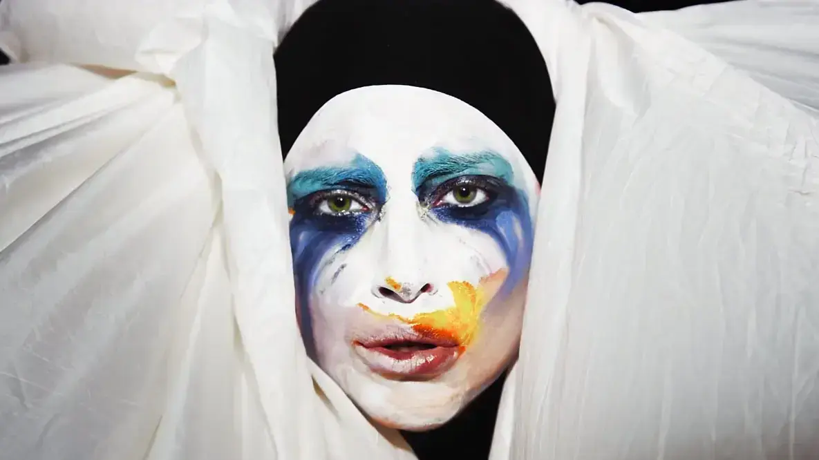 ליידי גאגא בקליפ לשיר "Applause" ליידי גאגא בקליפ לשיר "Applause"