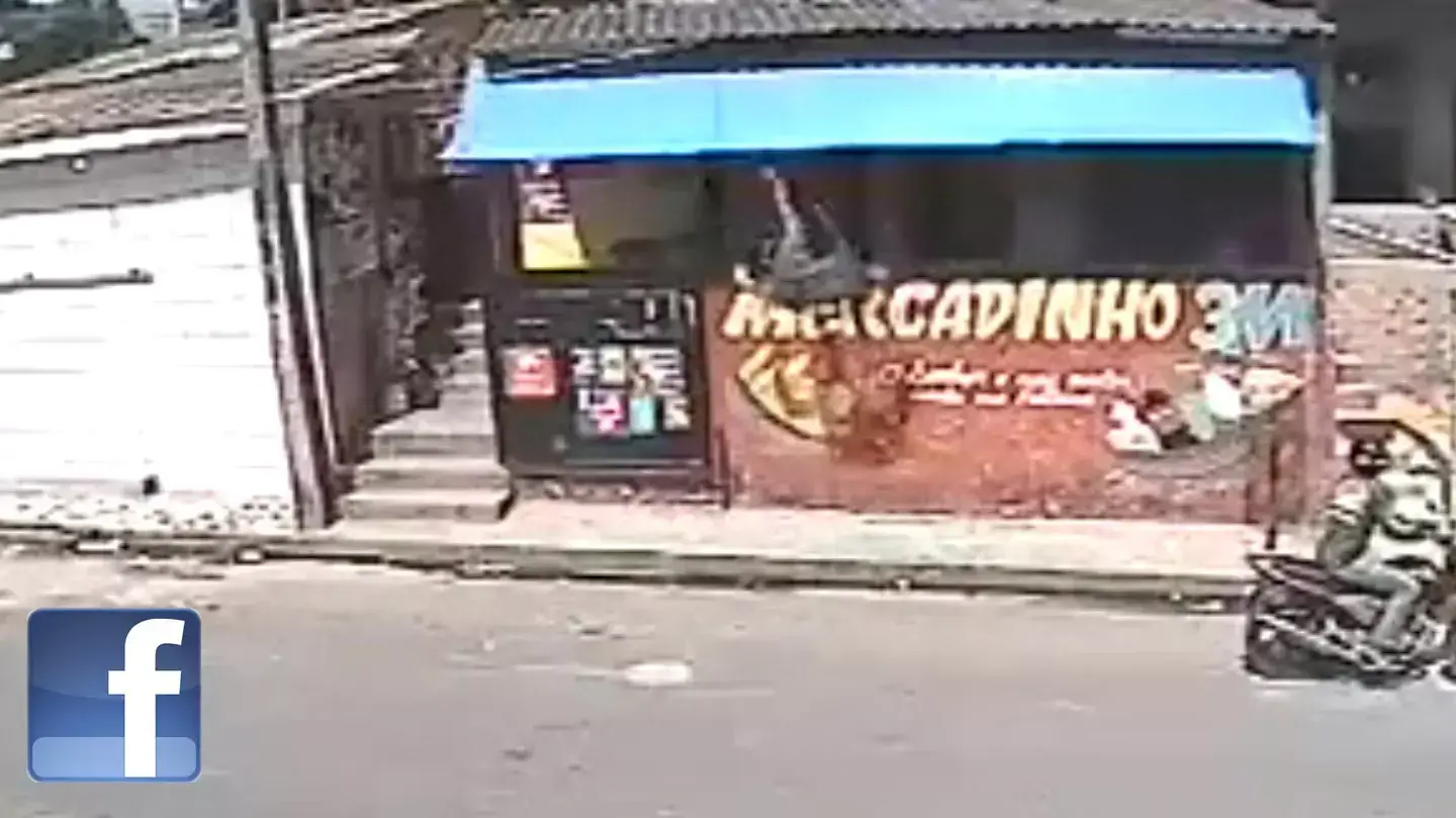 שודד נזרק מהחלון בברזיל שודד נזרק מהחלון בברזיל