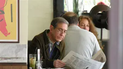 שלמה בן עמי בבית קפה שלמה בן עמי בבית קפה