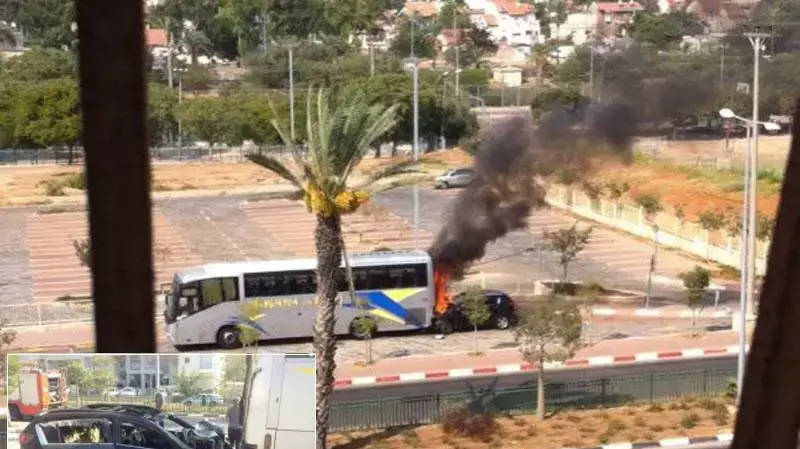 הג'יפ בו נסעו הנערים אחרי שהתנגש באוטובוס חונה הג'יפ בו נסעו הנערים אחרי שהתנגש באוטובוס חונה