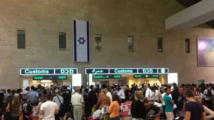 נוהל חירום בנתב"ג: נהג משאית פלסטיני פרץ מחסום 3 בספטמבר 2013 נוהל חירום בנתב"ג: נהג משאית פלסטיני פרץ מחסום 3 בספטמבר 2013