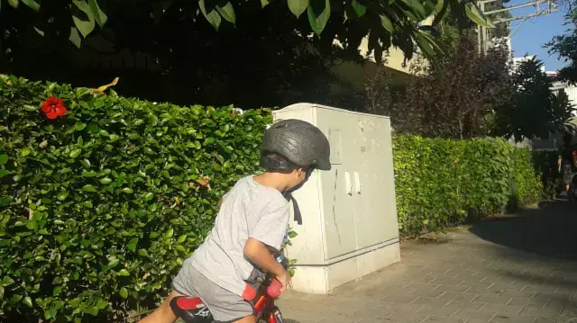 הקטנצ'יק ואני הצבנו לעצמנו משימה חדשה: לרכוב על אופניים ללא גלגלי עזר עד יום הכיפורים הקטנצ'יק ואני הצבנו לעצמנו משימה חדשה: לרכוב על אופניים ללא גלגלי עזר עד יום הכיפורים