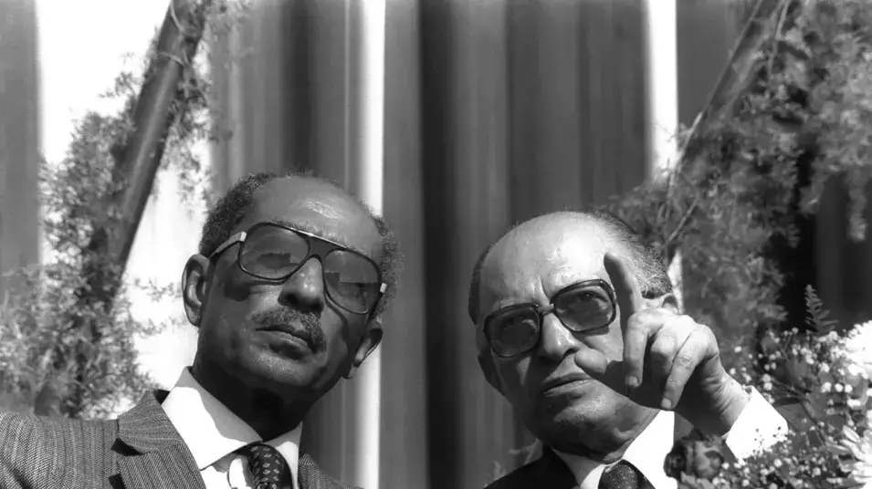 מנחם בגין מדריך את אנואר סאדאת בבאר שבע, 27/05/1979 מנחם בגין מדריך את אנואר סאדאת בבאר שבע, 27/05/1979