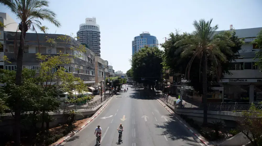 מטיילים ברחובות תל אביב ביום הכיפורים 14 בספטמבר 2013 מטיילים ברחובות תל אביב ביום הכיפורים 14 בספטמבר 2013