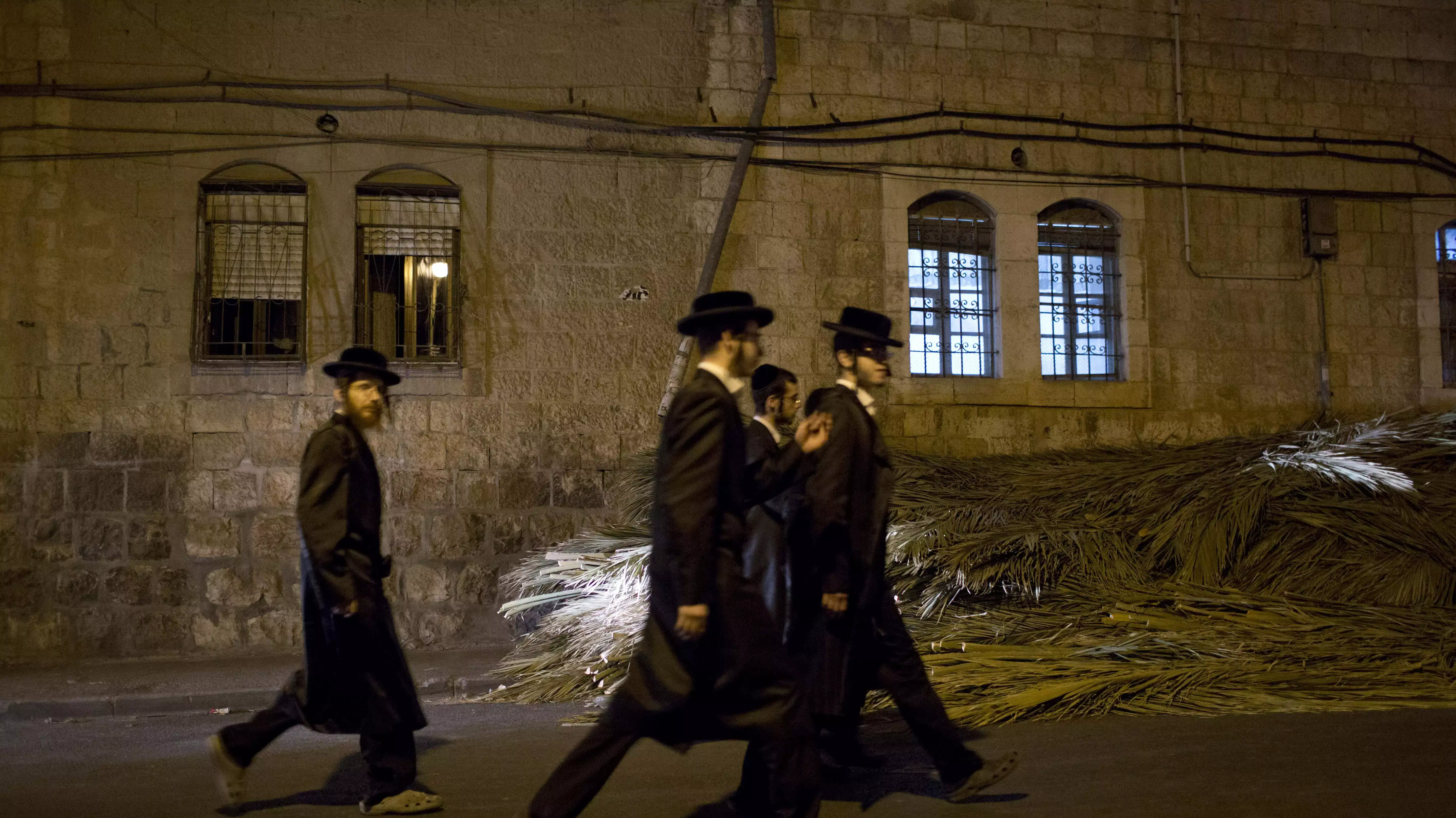 ברחוב החרדי מתחילים להתכונן לחג סוכות ברחוב החרדי מתחילים להתכונן לחג סוכות