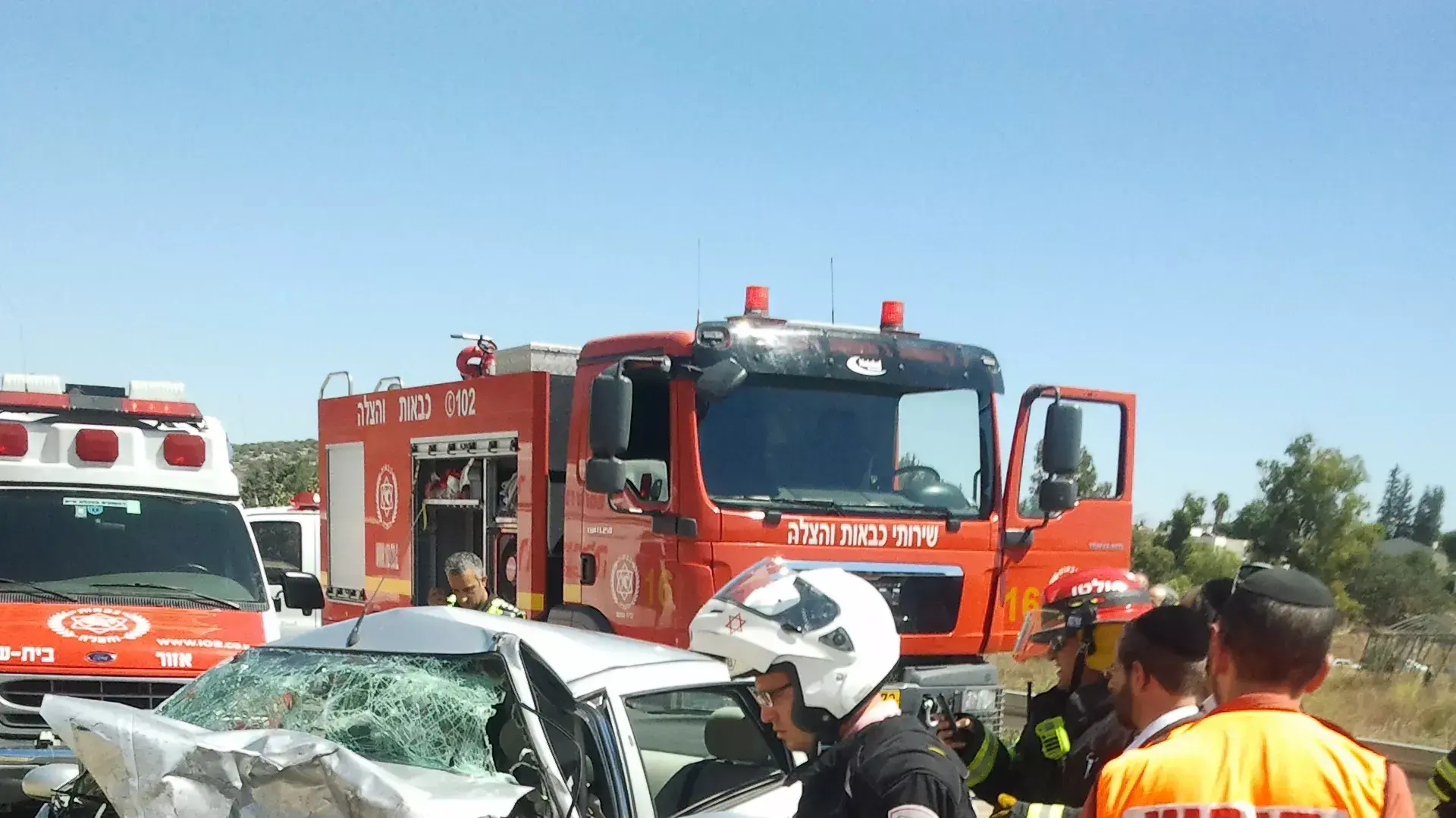 גבר ואישה נהרגו בהתנגשות חזתית בין שני כלי רכב בעמק האלה, 16 בספטמבר 2013 גבר ואישה נהרגו בהתנגשות חזתית בין שני כלי רכב בעמק האלה, 16 בספטמבר 2013