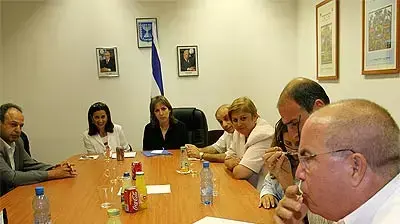 שרת החינוך התרבות והספורט לימור לבנת ורונית תירוש ( צילום : באובאו ) שרת החינוך התרבות והספורט לימור לבנת ורונית תירוש ( צילום : באובאו )