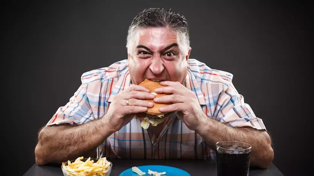בלילה אוכלים יותר בלילה אוכלים יותר