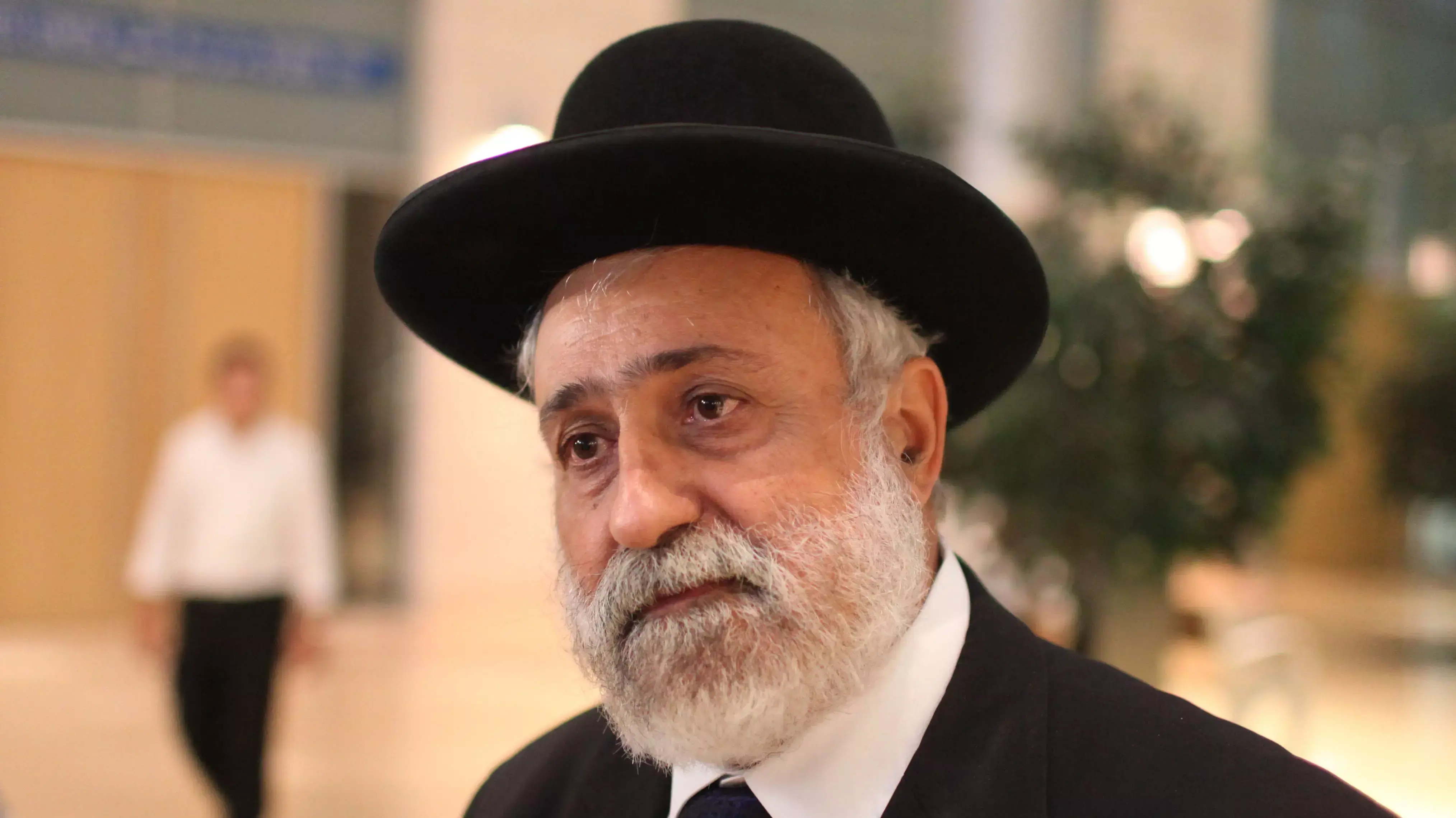 ח"כ ניסים זאב מגיע לבית החולים הדסה עין כרם בו מאושפז הרב עובדיה יוסף ח"כ ניסים זאב מגיע לבית החולים הדסה עין כרם בו מאושפז הרב עובדיה יוסף