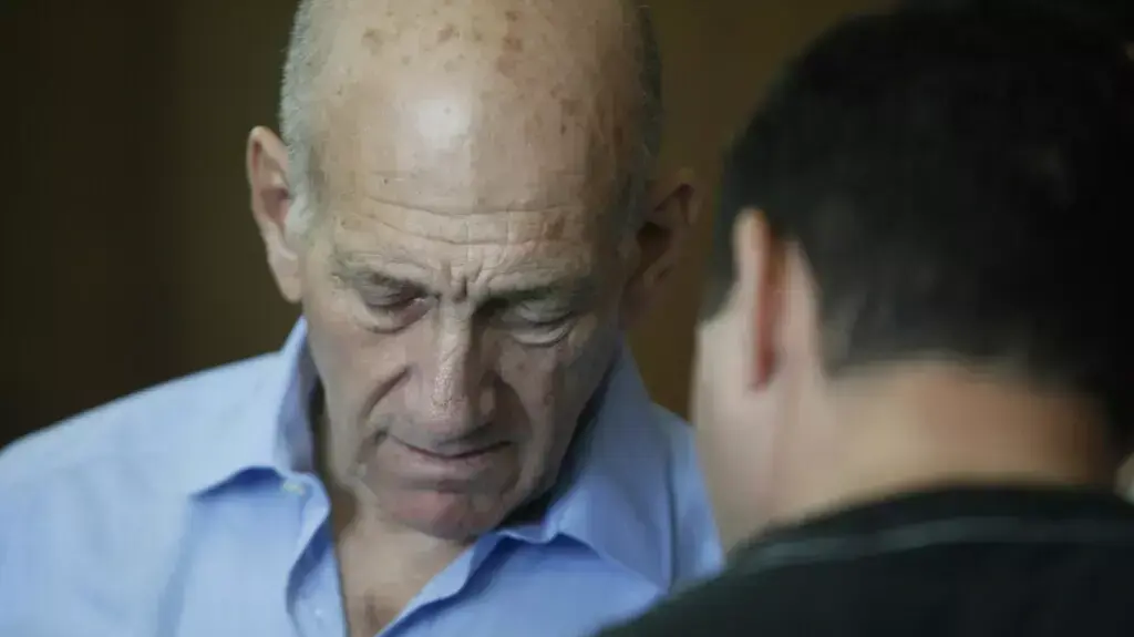 אהוד אולמרט בבית המשפט המחוזי בתל אביב, מגיע לתת עדות במשפט הולילנד אהוד אולמרט בבית המשפט המחוזי בתל אביב, מגיע לתת עדות במשפט הולילנד