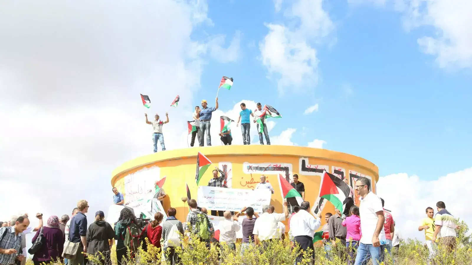 פלסטינים חוזרים לאדמותיהם בחומש פלסטינים חוזרים לאדמותיהם בחומש