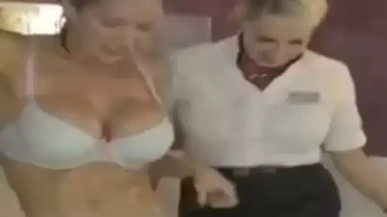 סרטון של דיילות בריטיש אירוויס מתקלחות סרטון של דיילות בריטיש אירוויס מתקלחות