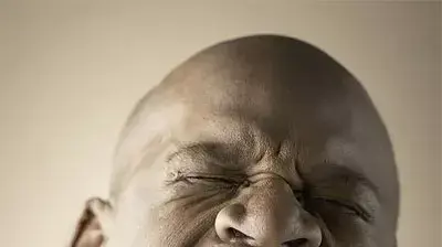 איש צורח איש צורח