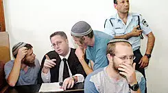פעילי ימין שנעצרו בנסיון לחסום את כביש איילון פעילי ימין שנעצרו בנסיון לחסום את כביש איילון
