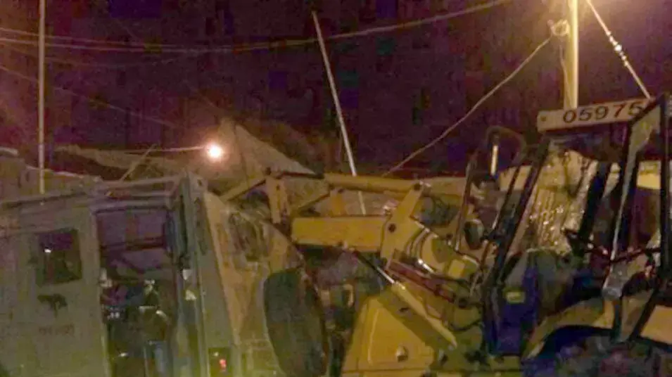 חשד לניסיון פיגוע פלשתיני ניסה לפרוץ עם טרקטור לבסיס ליד רמאללה ופצע חייל, אוקטובר 2013 חשד לניסיון פיגוע פלשתיני ניסה לפרוץ עם טרקטור לבסיס ליד רמאללה ופצע חייל, אוקטובר 2013