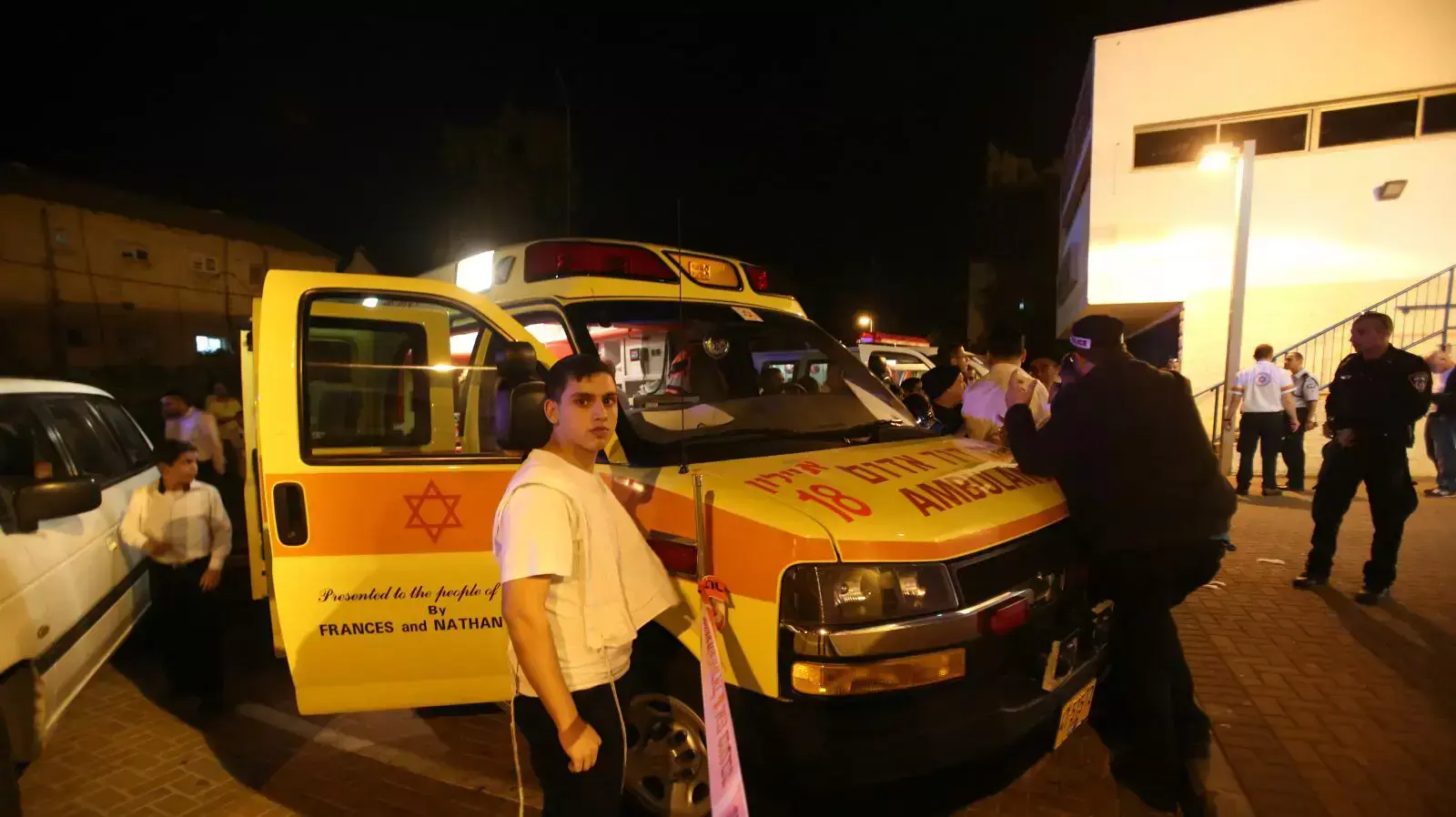 צעיר נדקר למוות במתנ"ס בחולון צעיר נדקר למוות במתנ"ס בחולון
