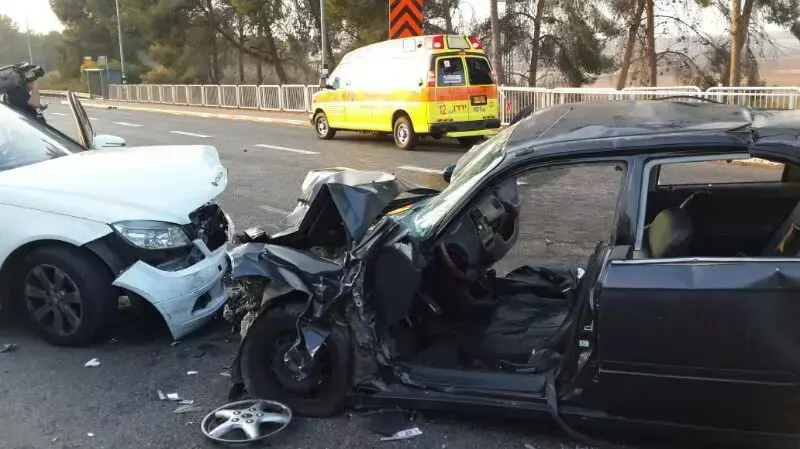 תאונה בצומת לביא בה נפצעו קשה שני ילדים. נובמבר 2013 תאונה בצומת לביא בה נפצעו קשה שני ילדים. נובמבר 2013
