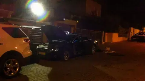 מטען חבלה התפוצץ במכוניתו של איש עסקים ברשפון, איש לא נפגע. 18 בנובמבר 2013 מטען חבלה התפוצץ במכוניתו של איש עסקים ברשפון, איש לא נפגע. 18 בנובמבר 2013