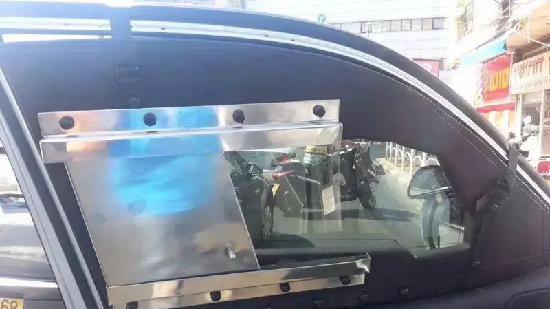 רכבו הממוגן בניגוד לחוק של אחד מאנשיו של העבריין עמיר מולנר שהושבת, 4 בדצמבר 2013 רכבו הממוגן בניגוד לחוק של אחד מאנשיו של העבריין עמיר מולנר שהושבת, 4 בדצמבר 2013