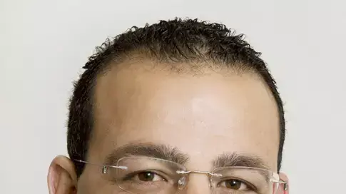אמיר חניפס, חוקר בחוג למדעי המדינה ויחסים בינלאומיים באוניברסיטת לונדון, המתמחה במערכות יחסים בין מיעוטים אתניים ומדינות במזה"ת אמיר חניפס, חוקר בחוג למדעי המדינה ויחסים בינלאומיים באוניברסיטת לונדון, המתמחה במערכות יחסים בין מיעוטים אתניים ומדינות במזה"ת