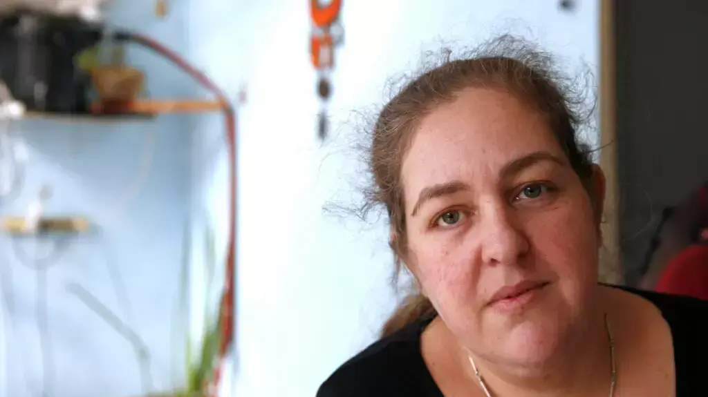 ליאת חן, שבתה האוטיסטית אינה נמצאת בשום מסגרת כיוון שנשלחה לגן שלא תואם את צרכיה ,עם בעלה, דצמבר 2013 ליאת חן, שבתה האוטיסטית אינה נמצאת בשום מסגרת כיוון שנשלחה לגן שלא תואם את צרכיה ,עם בעלה, דצמבר 2013