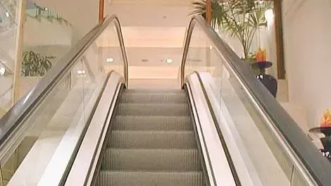 מדרגות נעות מדרגות נעות