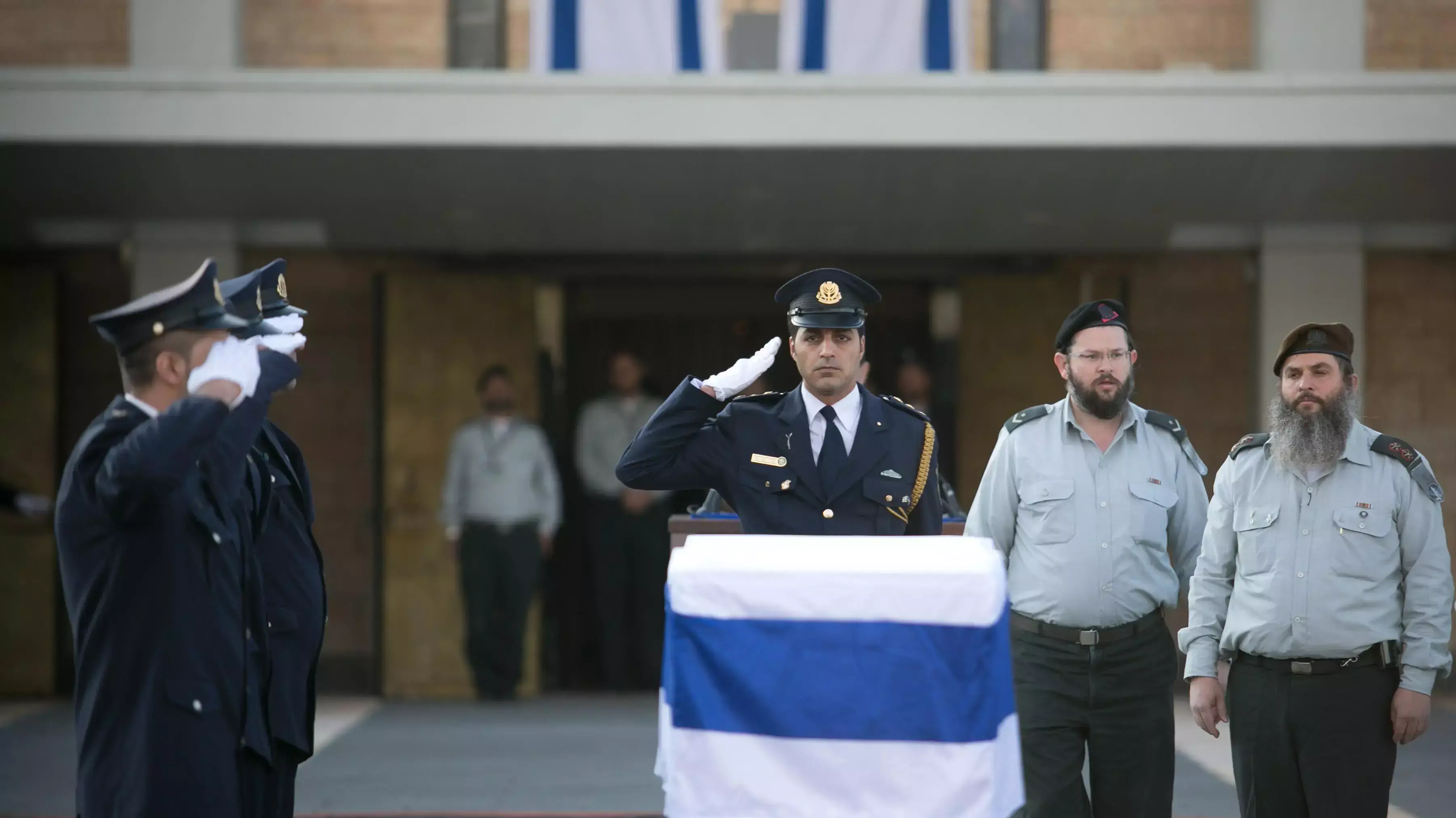 ארונו של אריאל שרון ברחבת הכנסת. ינואר 2014 ארונו של אריאל שרון ברחבת הכנסת. ינואר 2014
