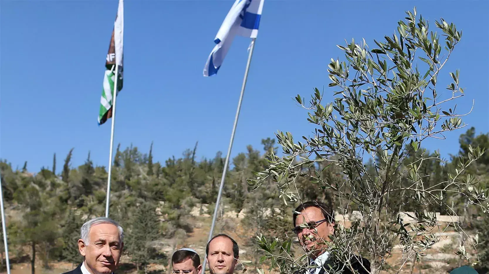 בנימין נתניהו פותח את אירוע ט"ו בשבט בחורשת האומות, יער ירושלים. ינואר 2014 בנימין נתניהו פותח את אירוע ט"ו בשבט בחורשת האומות, יער ירושלים. ינואר 2014