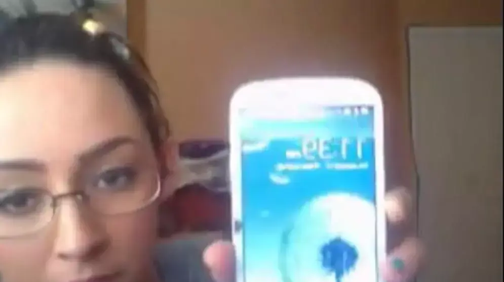 צעירה מקליפורניה התעמתה בטלפון עם מורה שהתעללה בה מינית, ינואר 2014 צעירה מקליפורניה התעמתה בטלפון עם מורה שהתעללה בה מינית, ינואר 2014