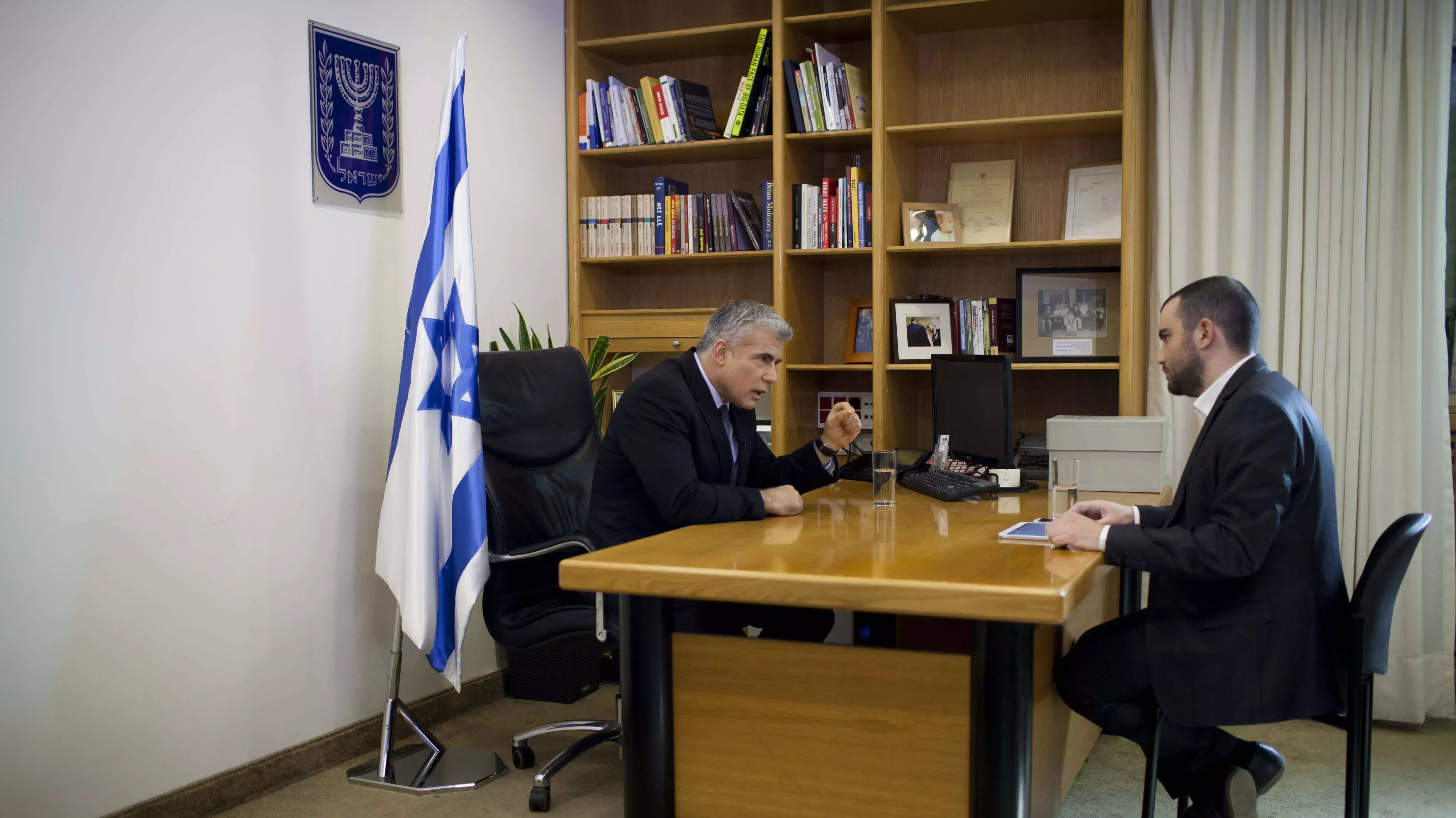 שר האוצר יאיר לפיד בראיון לוואלה! חדשות. ינואר 2014 שר האוצר יאיר לפיד בראיון לוואלה! חדשות. ינואר 2014