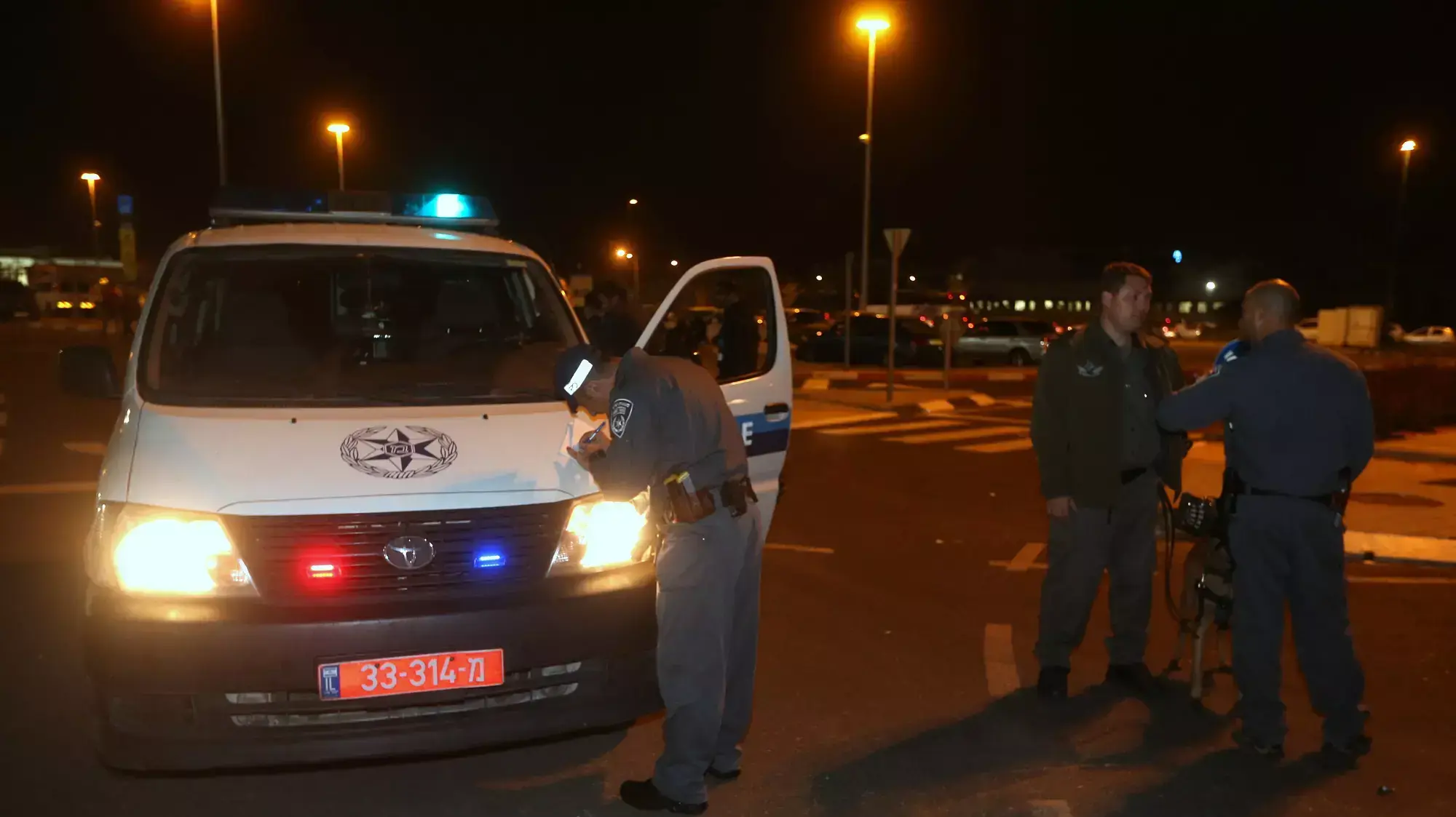 משטרה באצטדיון נתניה לקראת המשחק בין הפועל תל אביב לבין בית"ר ירושלים משטרה באצטדיון נתניה לקראת המשחק בין הפועל תל אביב לבין בית"ר ירושלים
