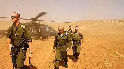 שר הביטחון שאול מופז רמטכל דן חלוץ יאיר נווה שר הביטחון שאול מופז רמטכל דן חלוץ יאיר נווה