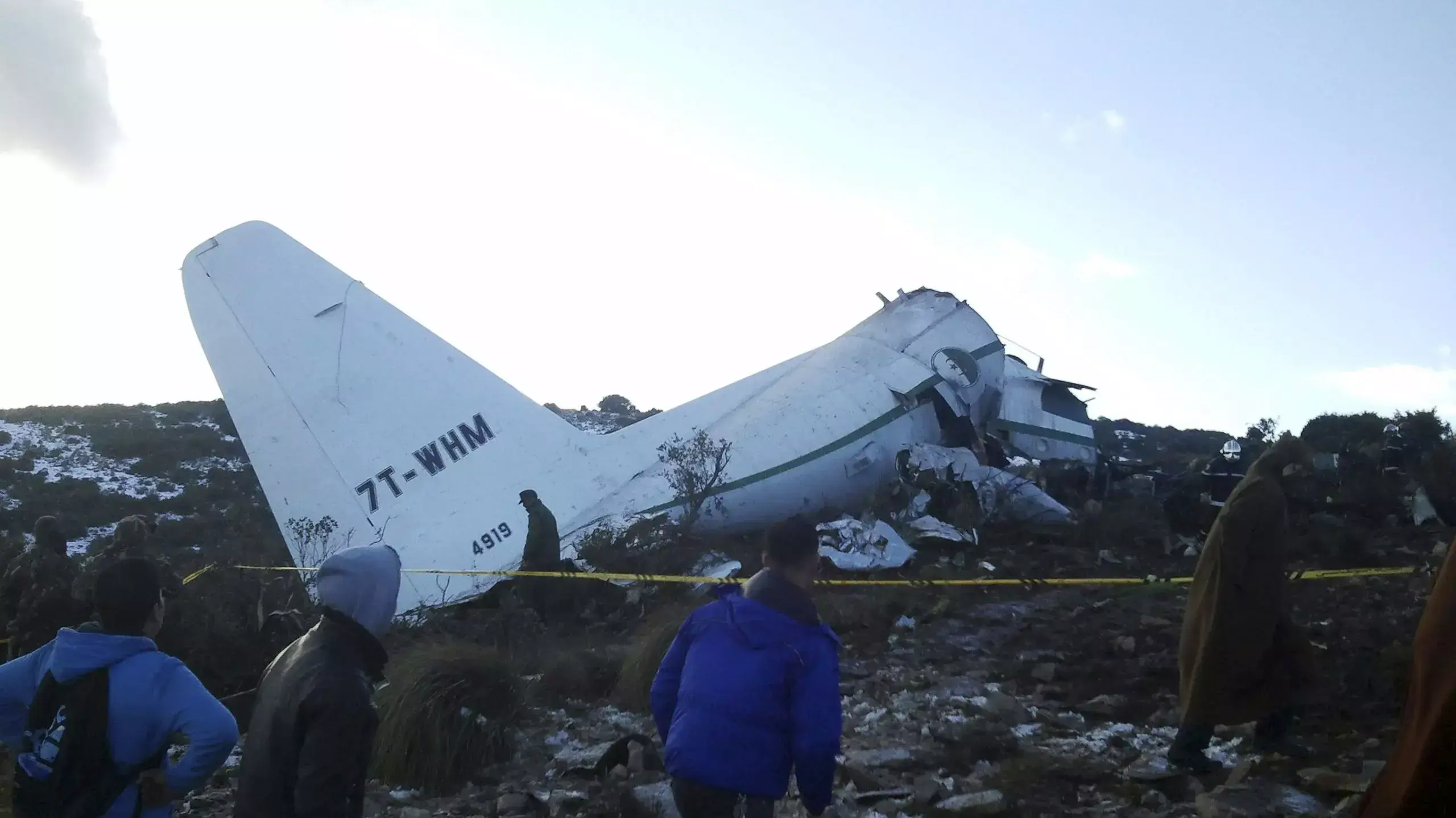 מטוס הרקולס של חיל האוויר של אלג'יריה שהתרסק בצפון-מזרח המדינה. פברואר 2014 מטוס הרקולס של חיל האוויר של אלג'יריה שהתרסק בצפון-מזרח המדינה. פברואר 2014