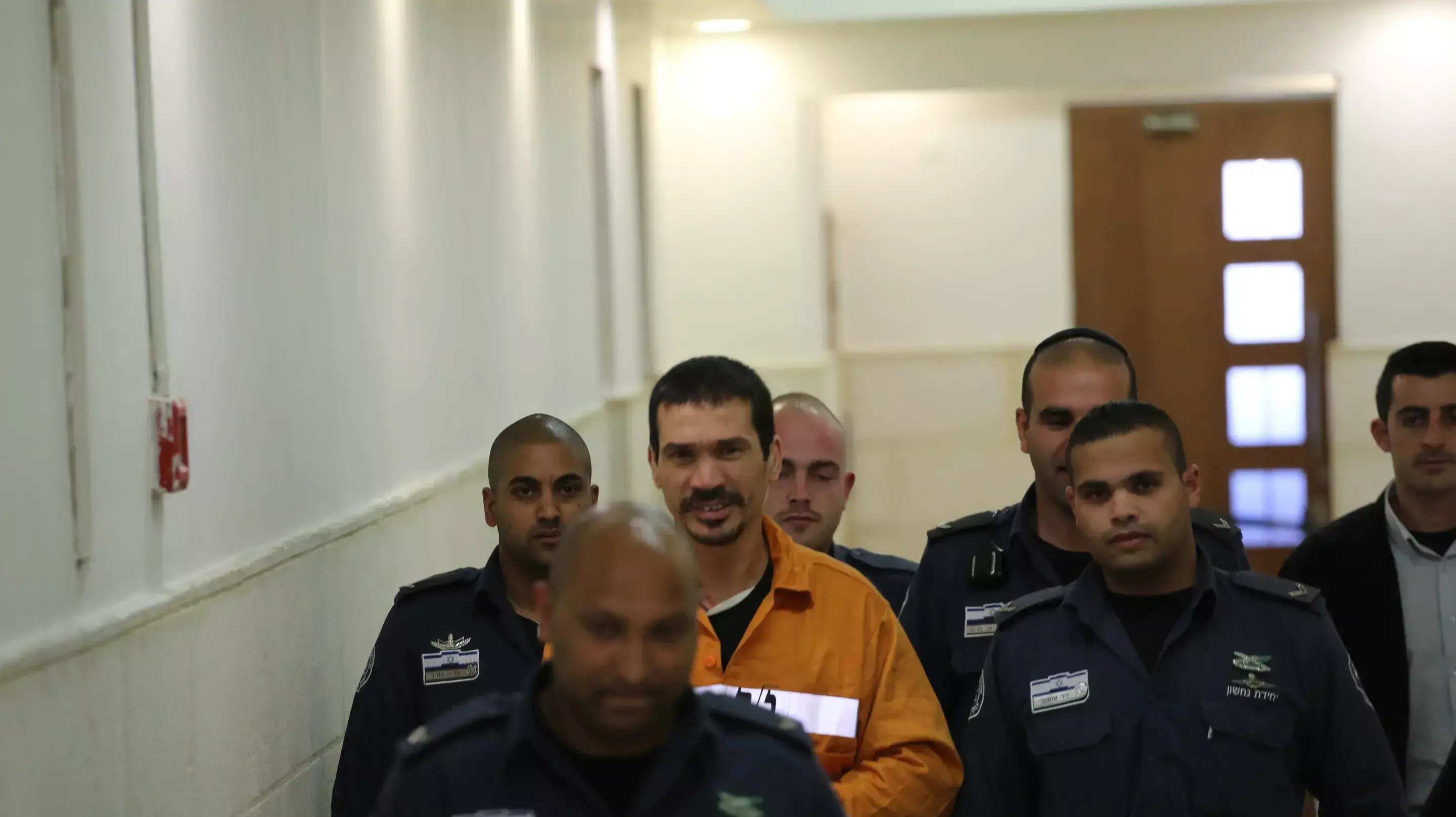 יצחק אברג'יל מובא לדיון על תנאי מעצרו בבית המשפט המחוזי בירושלים, ינואר 2014 יצחק אברג'יל מובא לדיון על תנאי מעצרו בבית המשפט המחוזי בירושלים, ינואר 2014