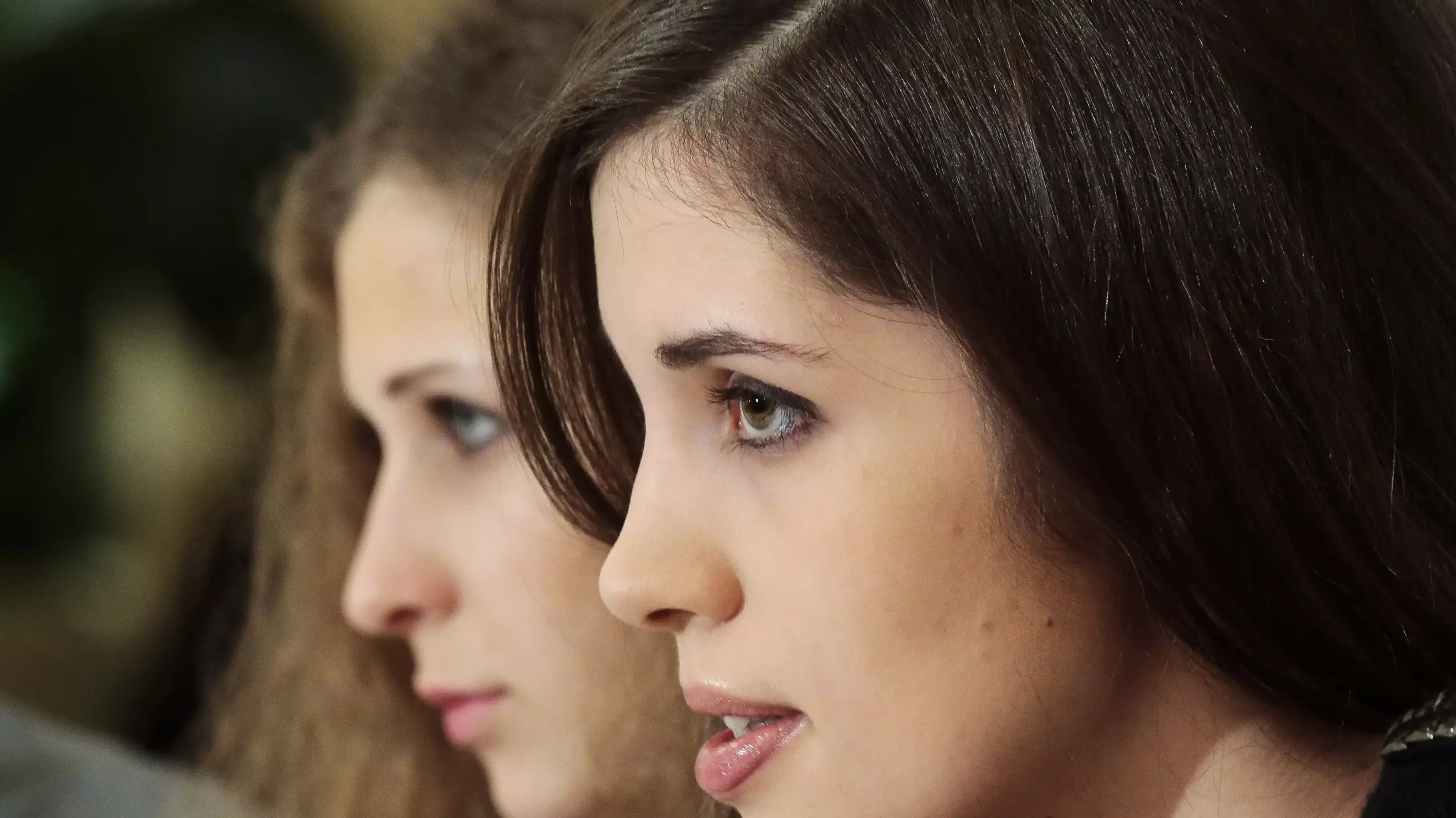 חברות "פוסי ריוט" נדז'דה טולוקוניקובה ומריה אליוכינה במסיבת עיתונאים בברלין חברות "פוסי ריוט" נדז'דה טולוקוניקובה ומריה אליוכינה במסיבת עיתונאים בברלין