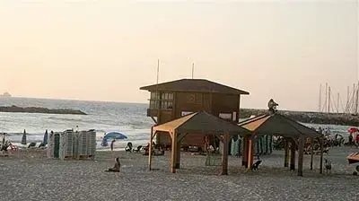 חוף הים ( בוצצו ועופר קרני ) חוף הים ( בוצצו ועופר קרני )