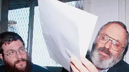 תצלום ארכיון של אלי כהן (מימין ) עם אביחי וינשטיין החשודים בשליחת נשק לא חוקי אל איראן תצלום ארכיון של אלי כהן (מימין ) עם אביחי וינשטיין החשודים בשליחת נשק לא חוקי אל איראן