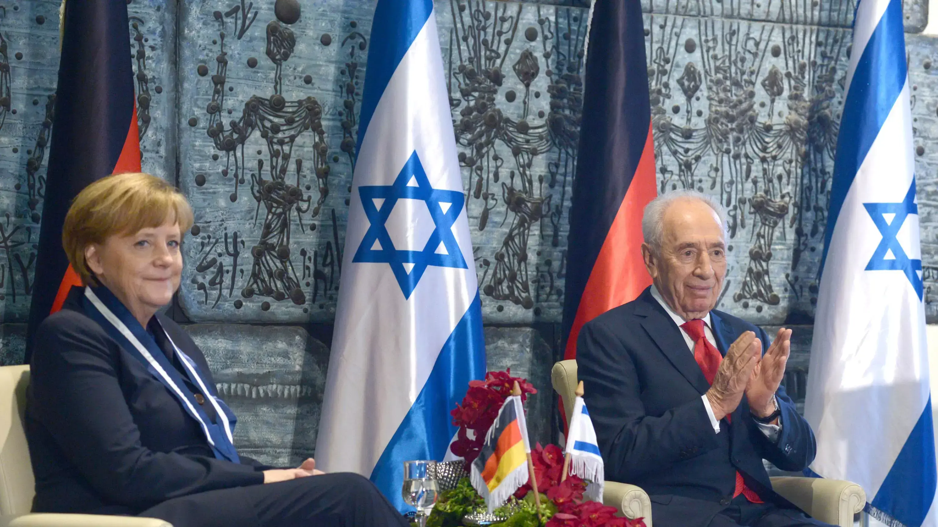 נשיא המדינה העניק את עיטור הנשיא לקנצלרית גרמניה אנגלה מרקל, 25 בפברואר 2014 נשיא המדינה העניק את עיטור הנשיא לקנצלרית גרמניה אנגלה מרקל, 25 בפברואר 2014
