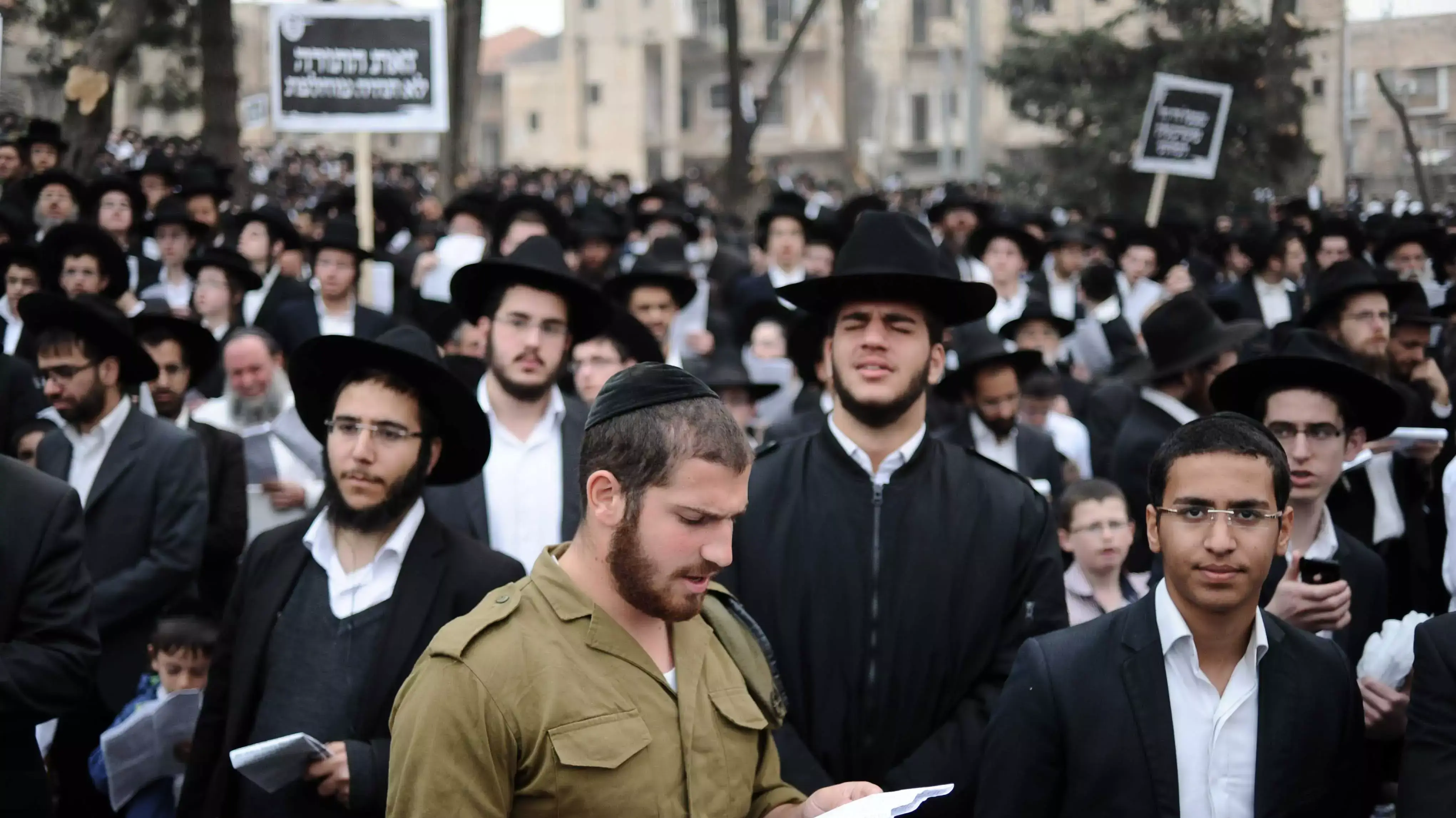 עצרת המיליון נגד חוק הגיוס, חרדים בבנייני האומה ירושלים. מרץ 2014 עצרת המיליון נגד חוק הגיוס, חרדים בבנייני האומה ירושלים. מרץ 2014
